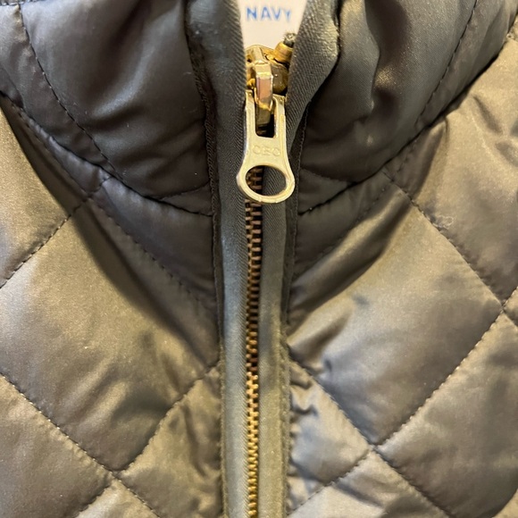 Old Navy olive green quilted vest. Size large - Picture 3 of 3